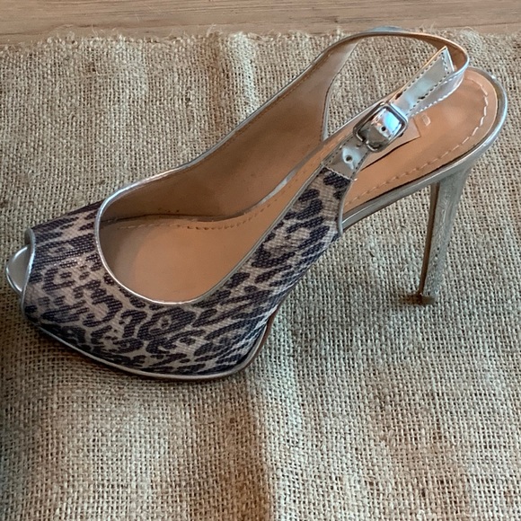 Cheetah print platform sling back heels by GUESS - Picture 2 of 6